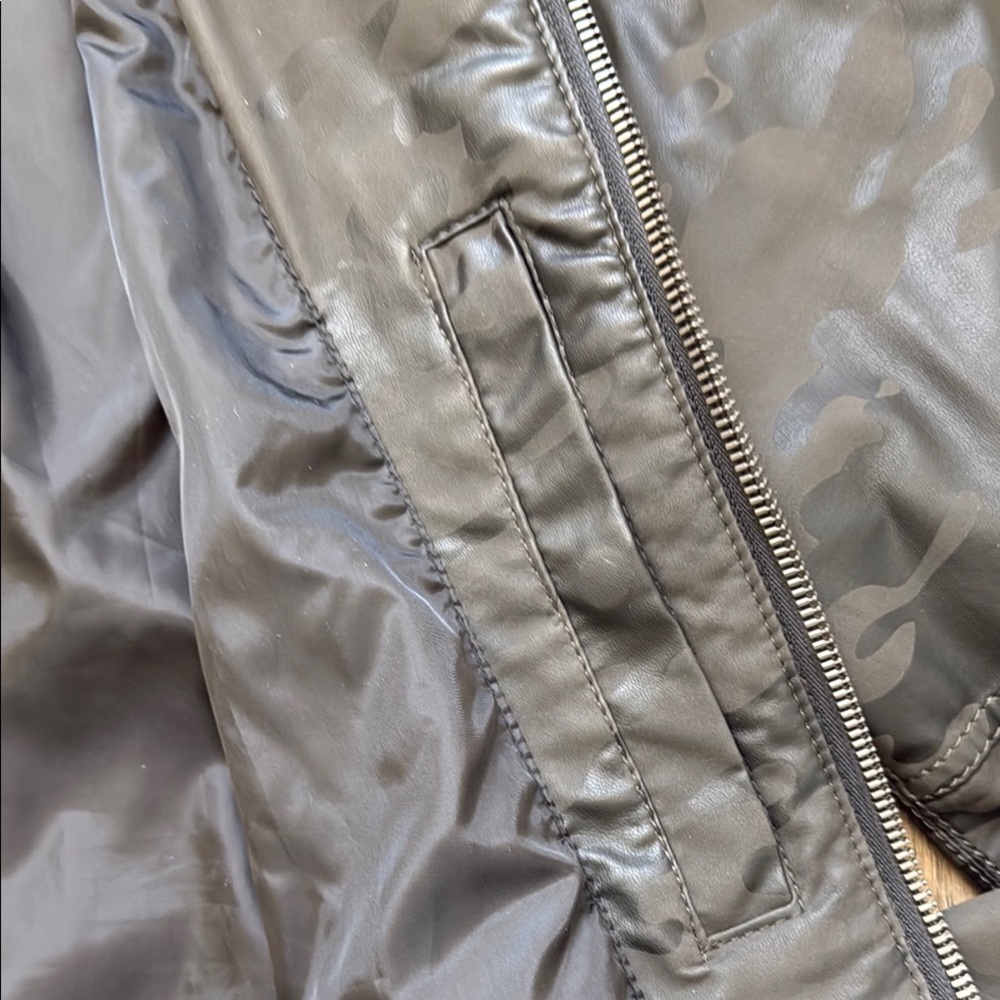 Zara Men's Black Bomber Jacket with Camo print - Picture 4 of 7